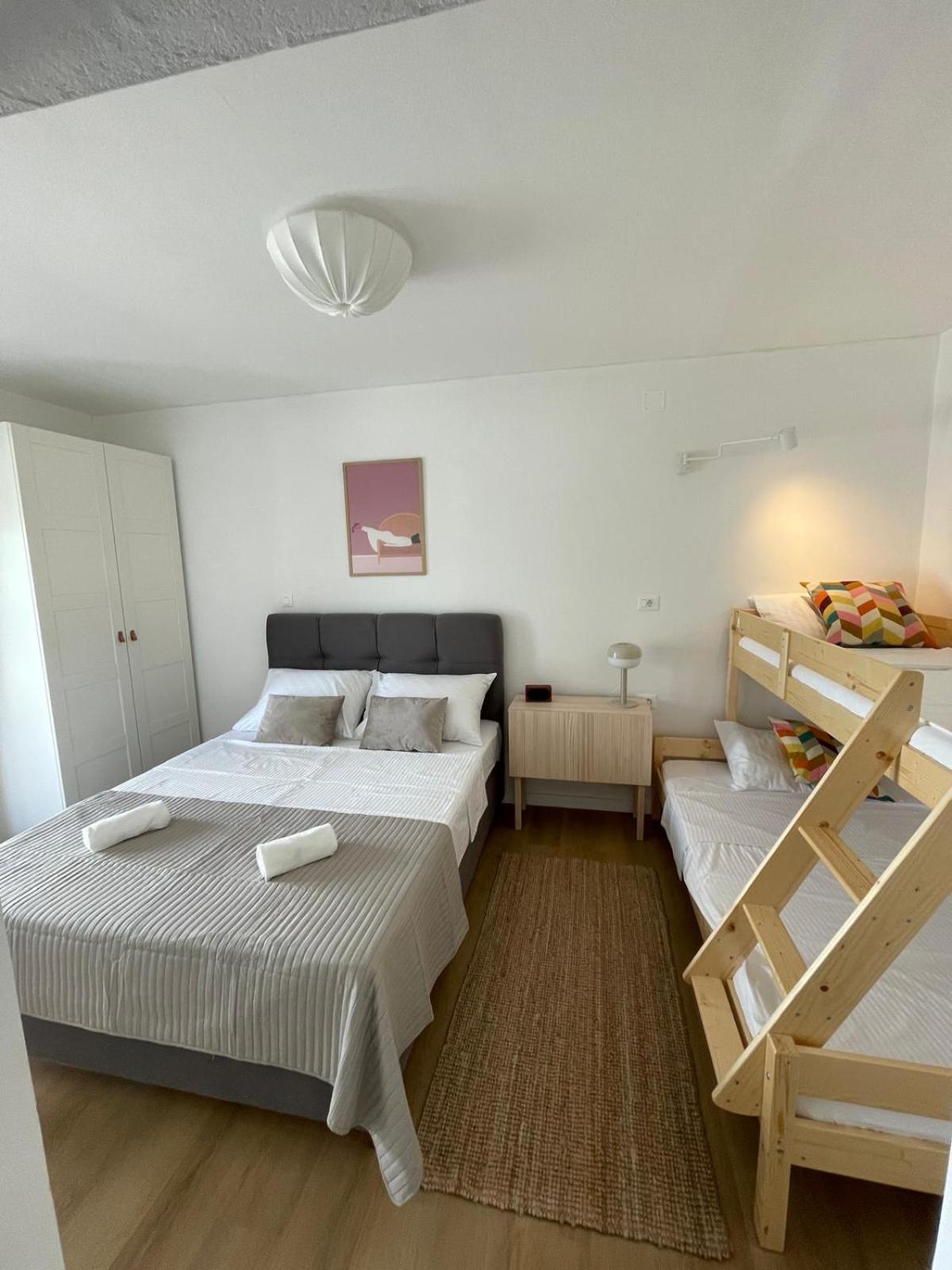 Apartments Ula Vodice Esterno foto