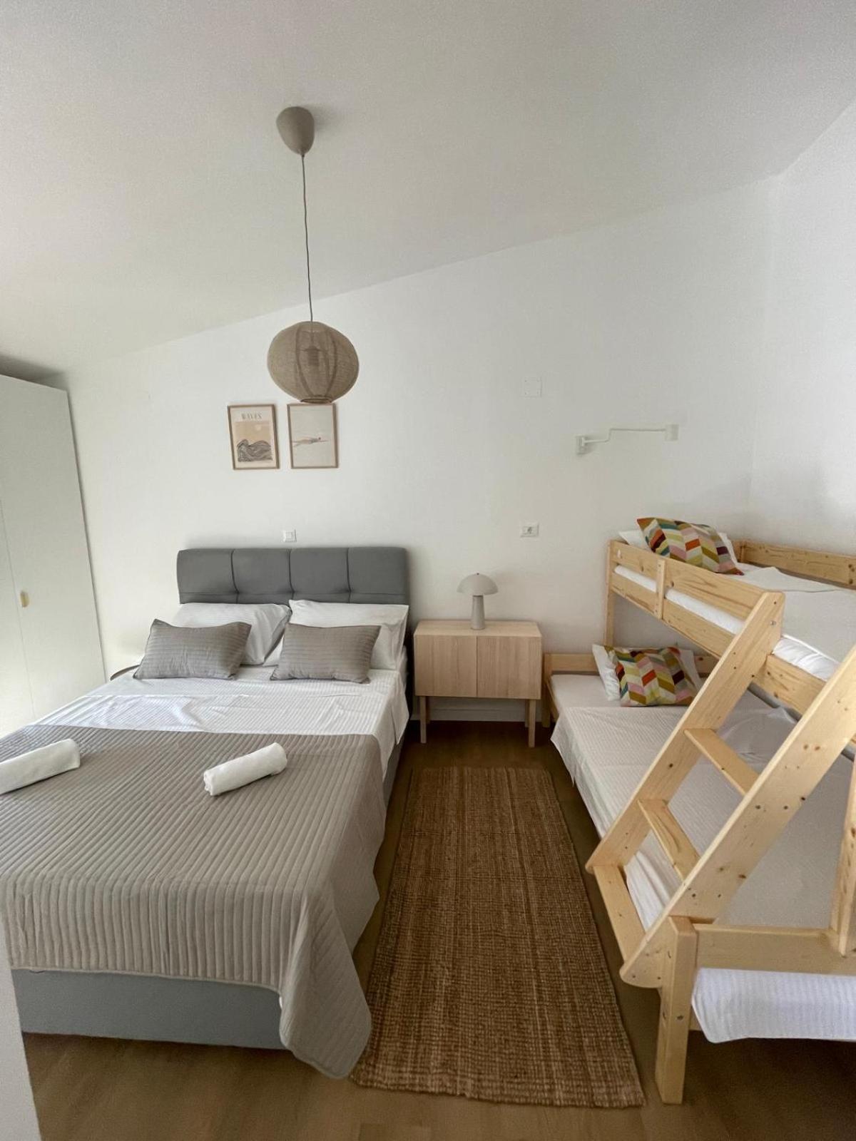 Apartments Ula Vodice Esterno foto