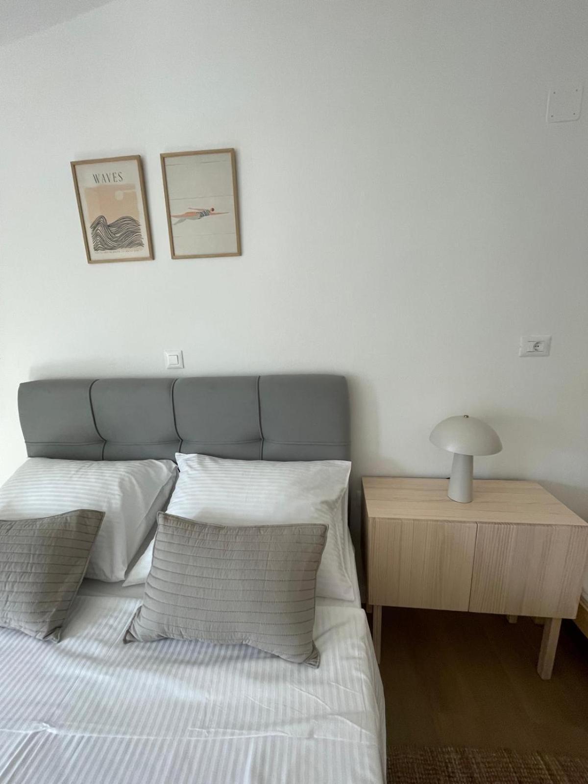 Apartments Ula Vodice Esterno foto